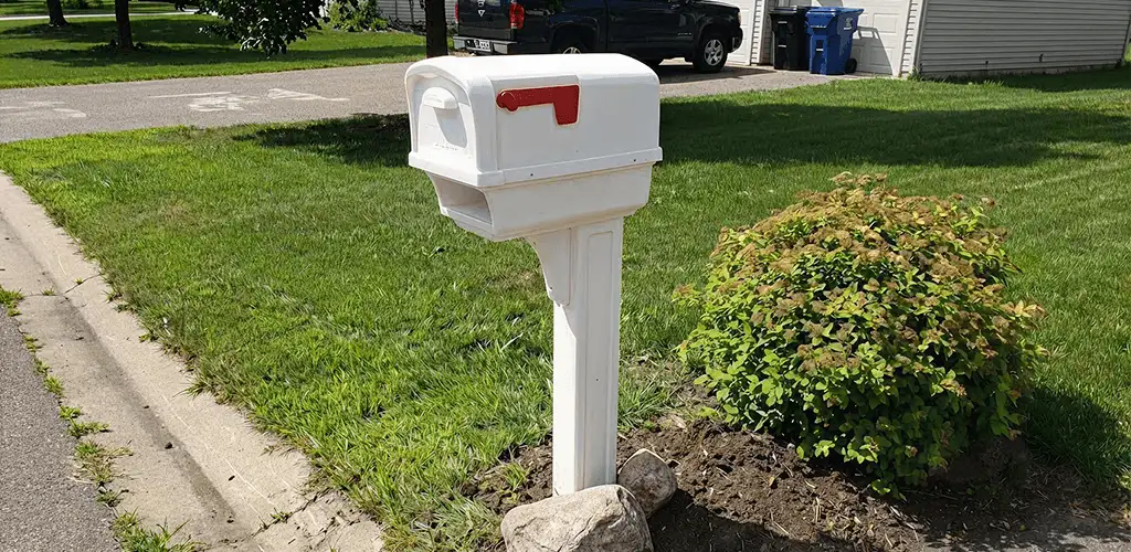Mailbox installation for a residential curbside mailbox in New Haven, CT